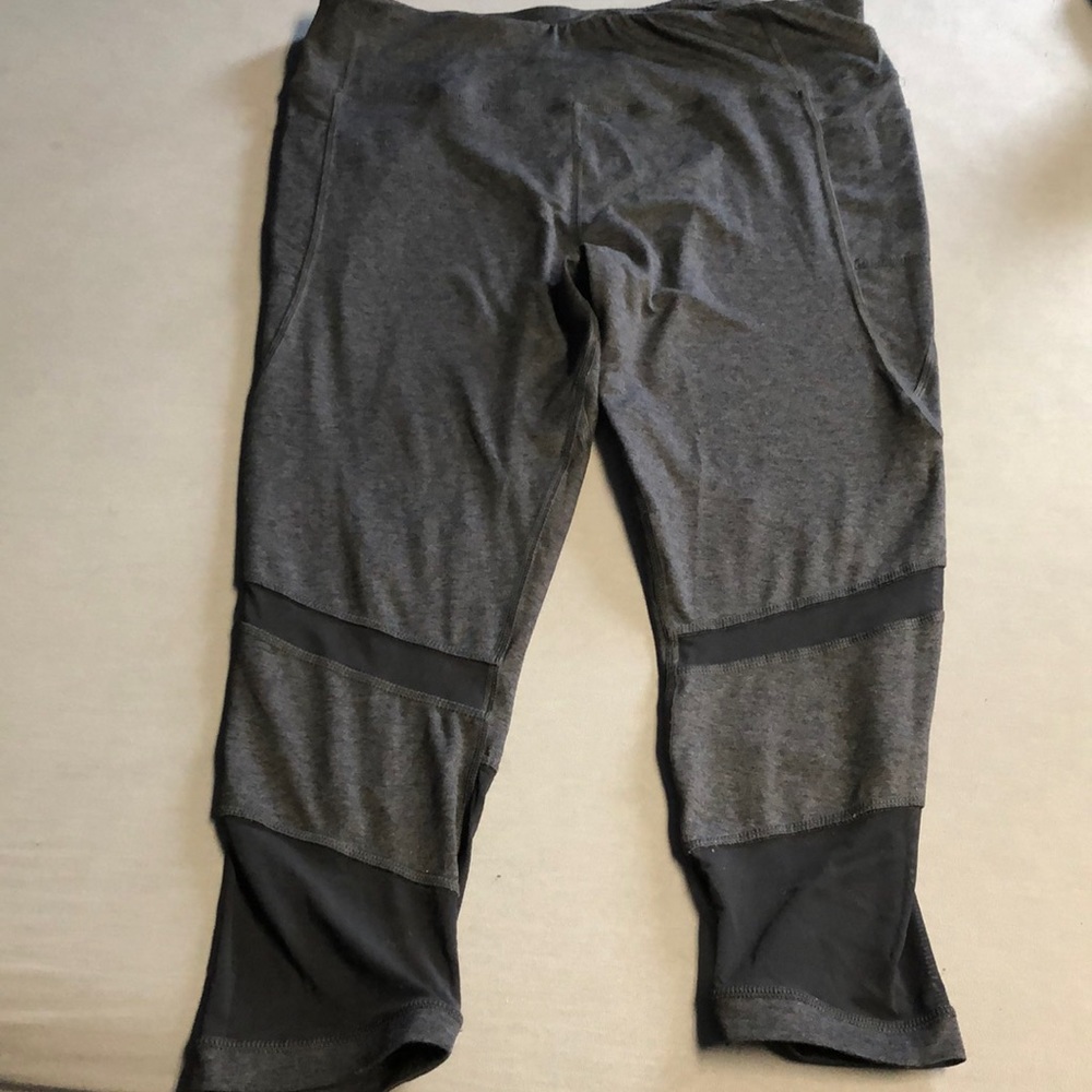 Avis size 16-18 xlg capri leggings.
